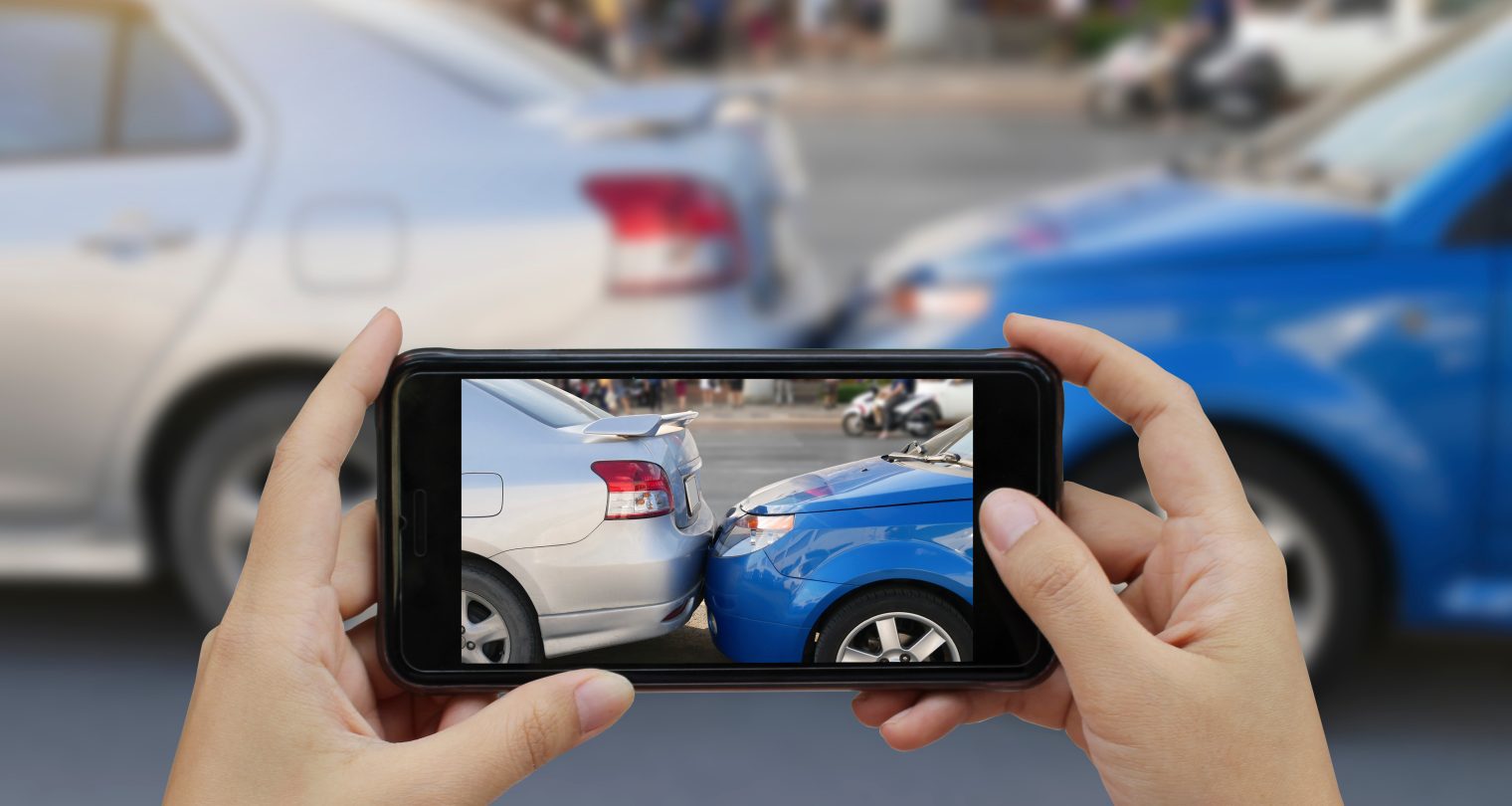 Cómo un abogado puede ayudarle con su reclamación por lesiones en un accidente automovilístico