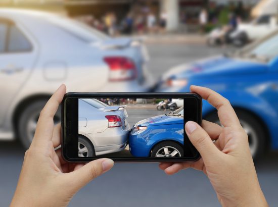 Cómo un abogado puede ayudarle con su reclamación por lesiones en un accidente automovilístico